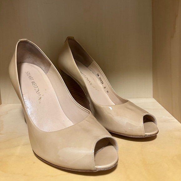 Stuart Weitzman Nude Patent Wedges - Picture 5 of 12